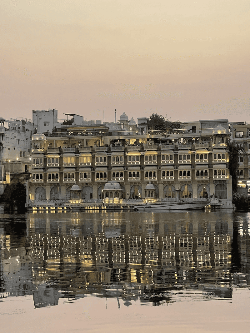 Bangunan Tepi Danau Udaipur