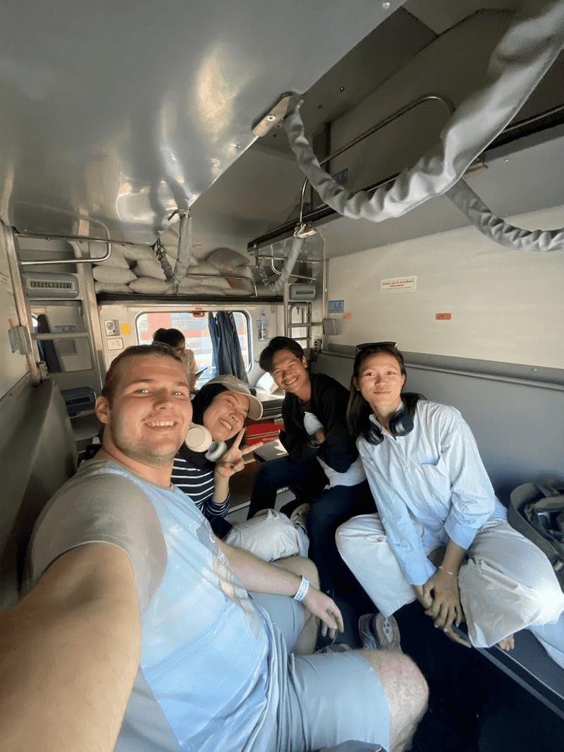 Foto Pertama Kereta Ke Udaipur